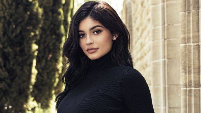 Kylie Jenner minik kızı Stormi ile bir örnek giyindi