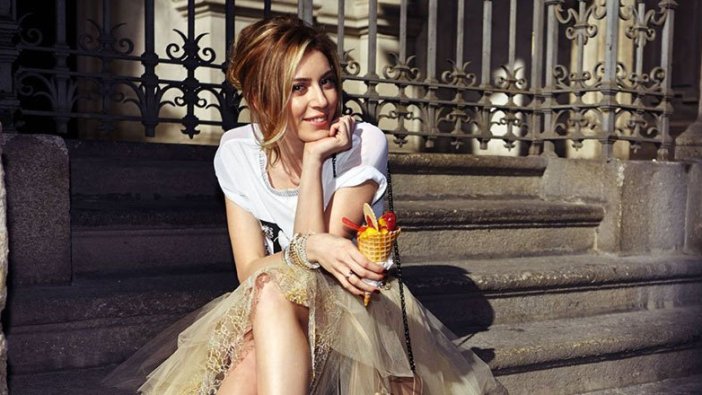 Sinem Kobal yeni saçları ile Shakira'ya benzetildi