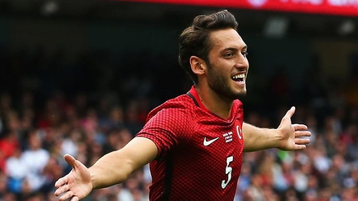 Hakan Çalhanoğlu: İbrahimovic'in Türkçe konuşmasına çok şaşırdım