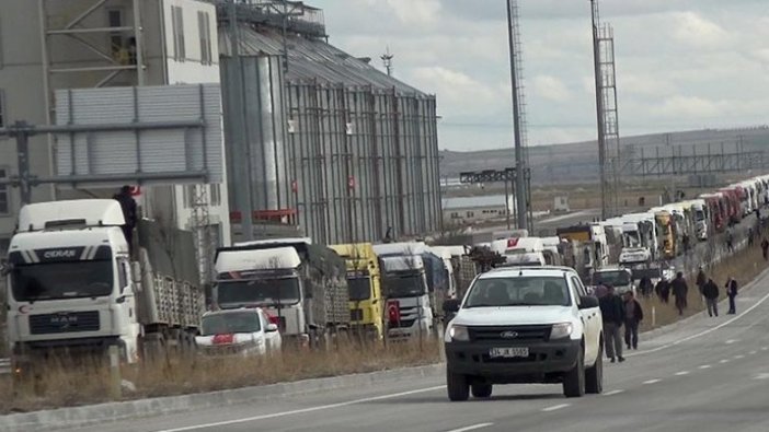 Konya'da 300 tırla Zeytin Dalı Harekatı'na destek konvoyu