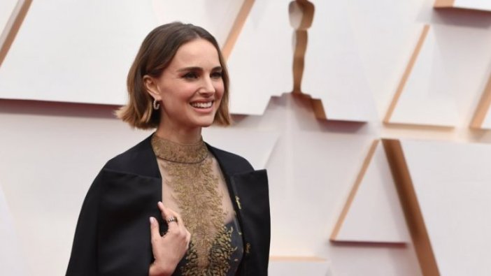 Oscar töreninde Natalie Portman'dan ceketli protesto