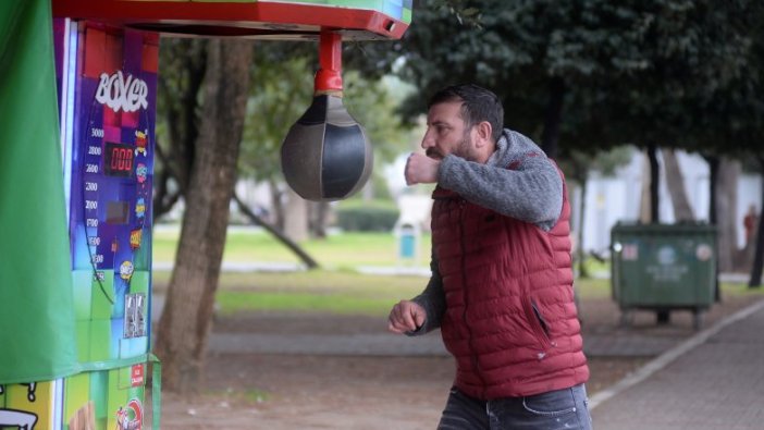 Adana'da boks makinesini de soydular