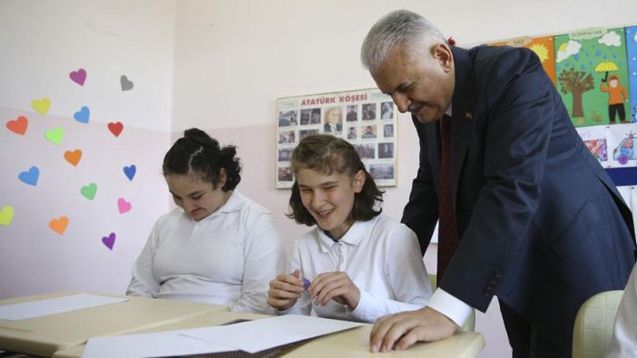 Yıldırım'dan görme engelli öğrencilere ziyaret