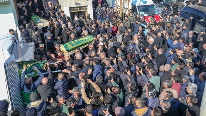 Van depreminde hayatını kaybedenler son yolculuğuna uğurlandı