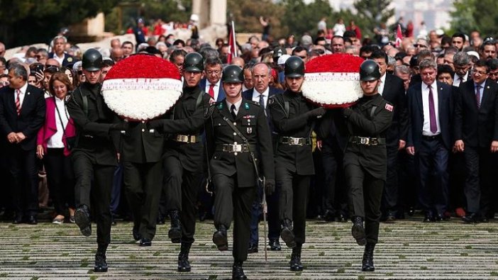 İnce Anıtkabir'i ziyaret etti