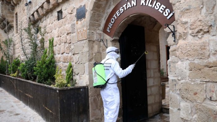 Mardin'de Süryaniler kilisedeki ayinlere ara verdi