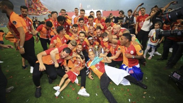 Galatasaraylılar sokağa döküldü