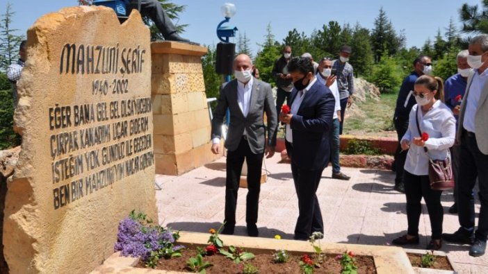 Aşık Mahzuni Şerif, mezarı başında anıldı