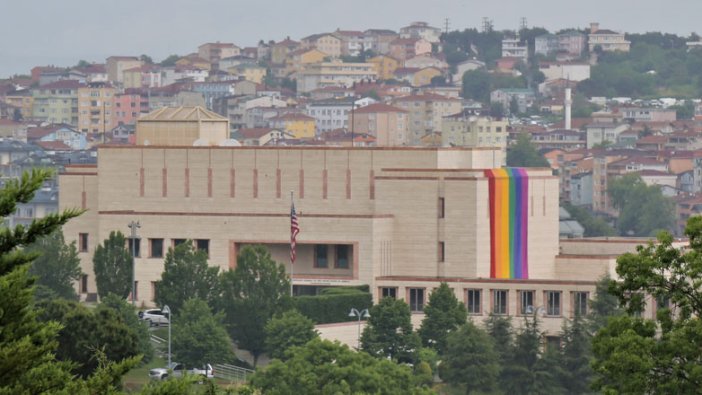 İstanbul'daki ABD konsolosluğunda dikkat çeken görüntü