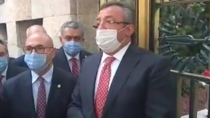 CHP'li milletvekilleri TBMM Başkanlığına Anayasa kitapçığı bıraktı