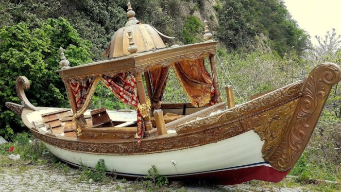 AKP'li belediye 300 bin liraya 'saltanat kayığı' aldı