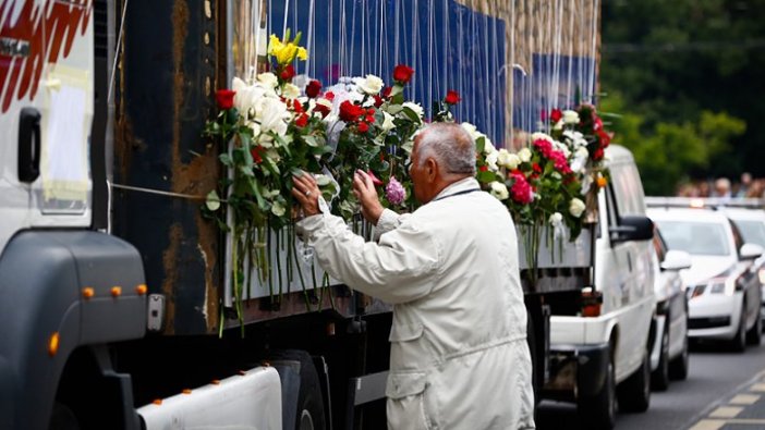 Srebrenitsa kurbanları gözyaşlarıyla uğurlandı