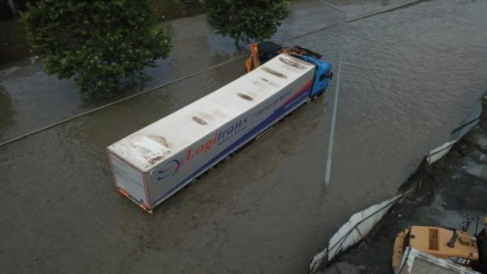 İstanbul'da ilginç anlar: Suyun içine girip...