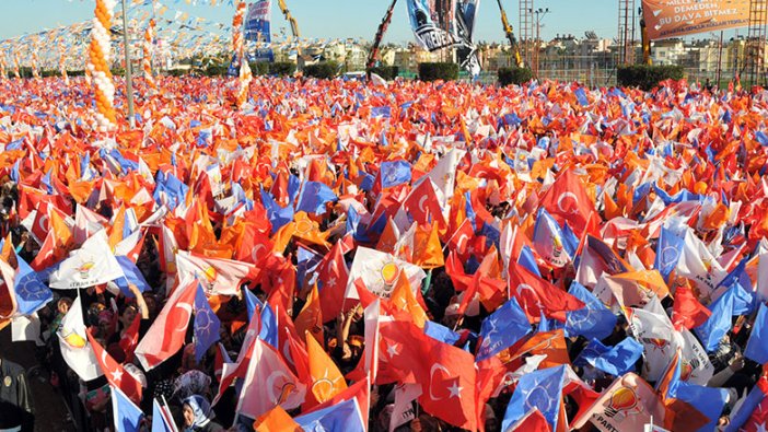 AKP'li eski yöneticiden skandal paylaşım: Güneş doğuyor taştan adam eriyor