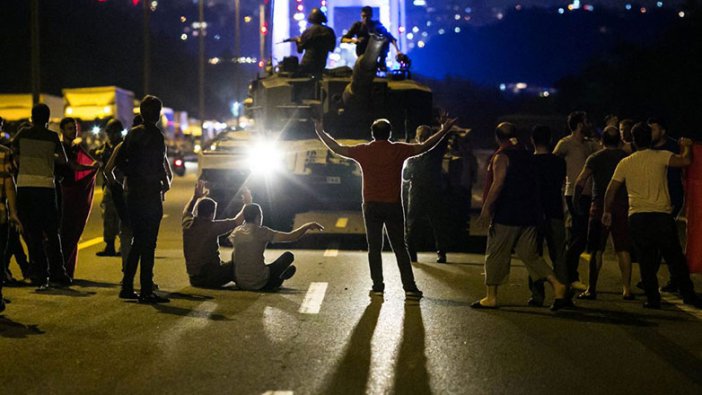 CHP'den manidar mesaj: Sarayın değil sokağın 15 Temmuz'unun yanındayız