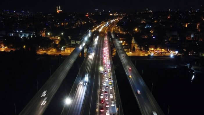 Haliç Köprüsü'nde gece yarısı trafik