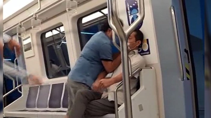 Metroda 'şarkı söyleme' kavgası: 