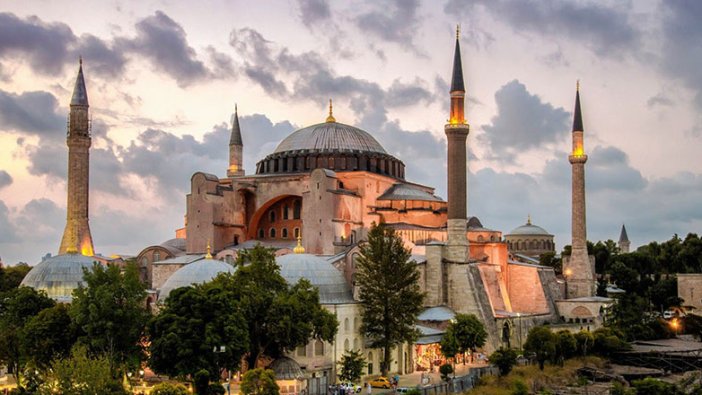 Ayasofya'daki cuma namazı listesi bakın nereden belirleniyor