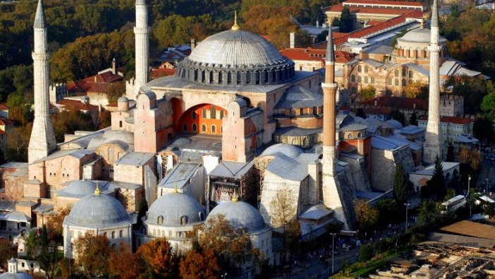 Ayasofya'nın Twitter hesabında dikkat çeken detay