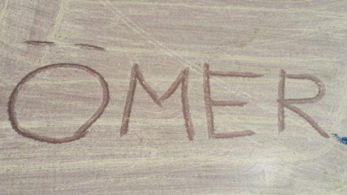 Ölen kardeşinin adını 10 yıldır tarlaya yazıyor