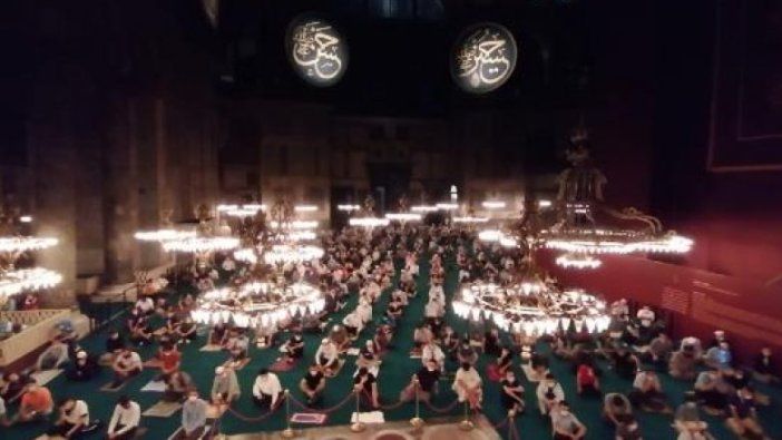 Ayasofya'da sabah namazı yoğunluğu