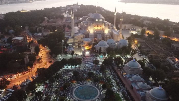 Ayasofya'da sabah namazı kılındı 