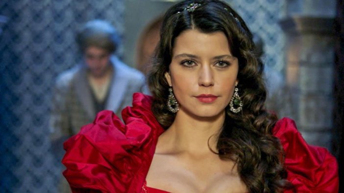 Beren Saat hayranlarını şaşırttı