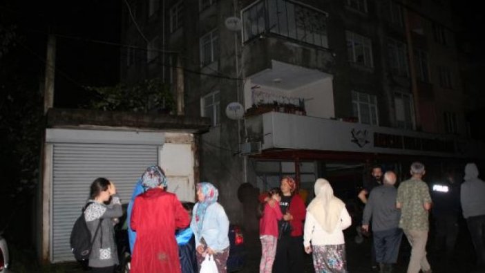 Rize'de heyelan nedeniyle 2 bina tahliye edildi