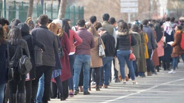 Gençler gözünü yurt dışına dikti: Daha iyi bir gelecek hayali kuruyorlar