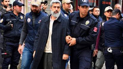 Alparslan Kuytul gözaltına alındı:  Furkan Vakfı üyelerinden Ulus Meydanı’nda protesto