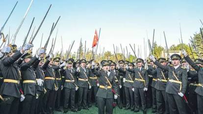 'Kılıçlı Yemin' krizinde karar: 'Mustafa Kemal'in Askerleriyiz' diyen teğmenler ihraç edildi!