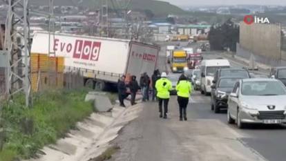 İstanbul'da feci ölüm: Tamir etmek için girdiği TIR'ın altında kaldı