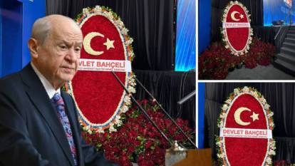 Bahçeli'den AKP'nin Büyük Kongresi'ne özel hediye: Bu çiçeklerin anlamı ne?