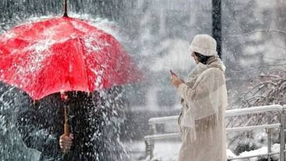 Montlarınızı kaldırmayın: Kar yağışı çok kuvvetli geri dönüyor! İstanbul, Ankara ve İzmir için Meteoroloji'den uyarı