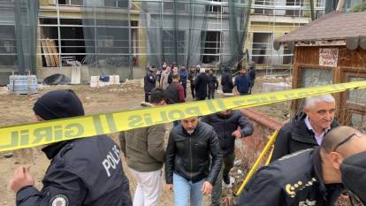 Parasını alamayan işçiler çatıya çıktı: İşçinin hak arama mücadelesi