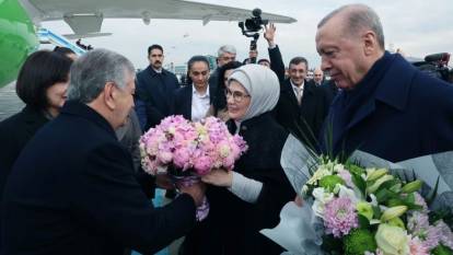 Erdoğan, Özbekistan Cumhurbaşkanı Mirziyoyev'i havalimanında karşıladı