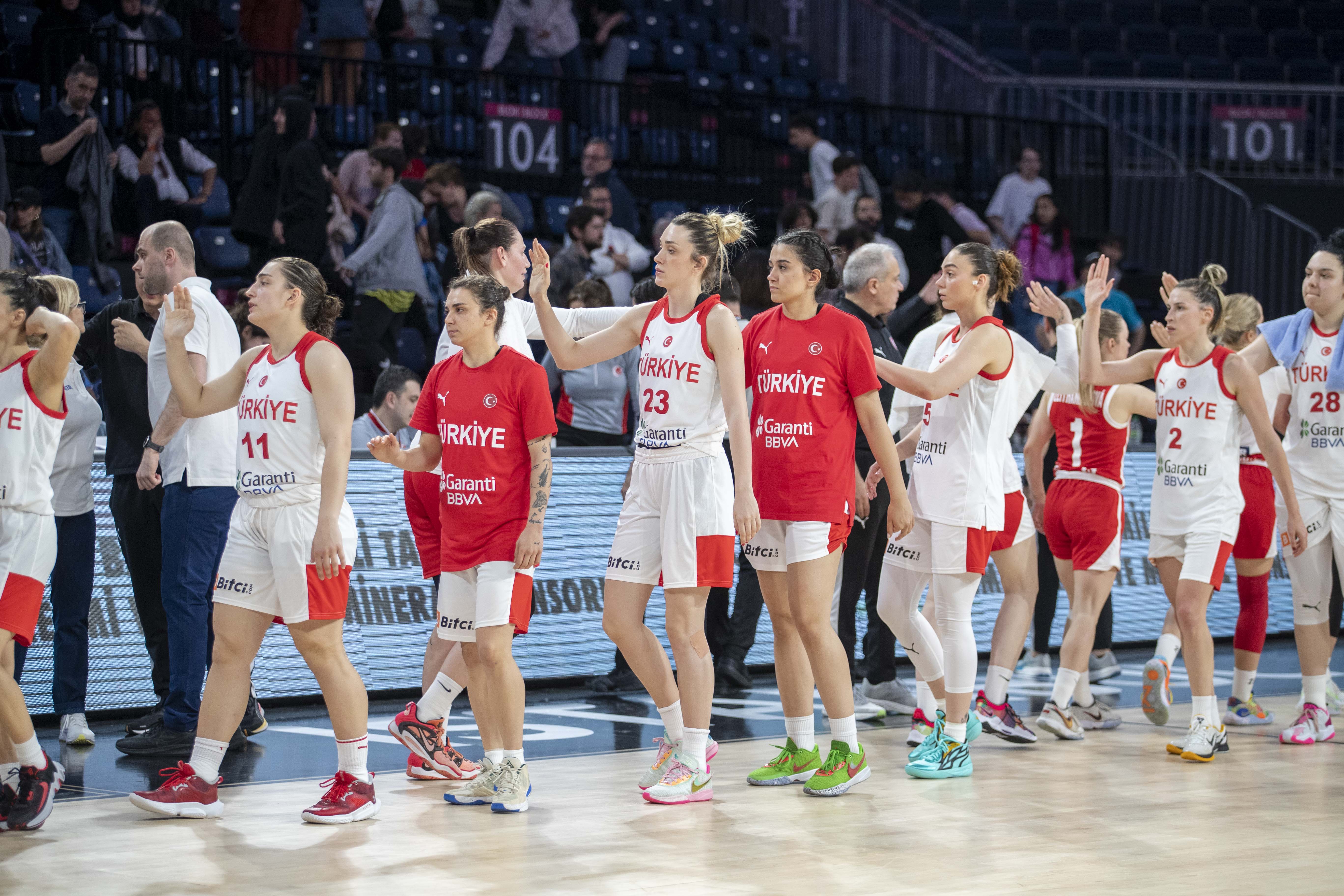 a-milli-kadin-basketbol-takimi-hazirlik-macinda-cekyaya-maglup-oldu-2255-dhaphoto4.jpg