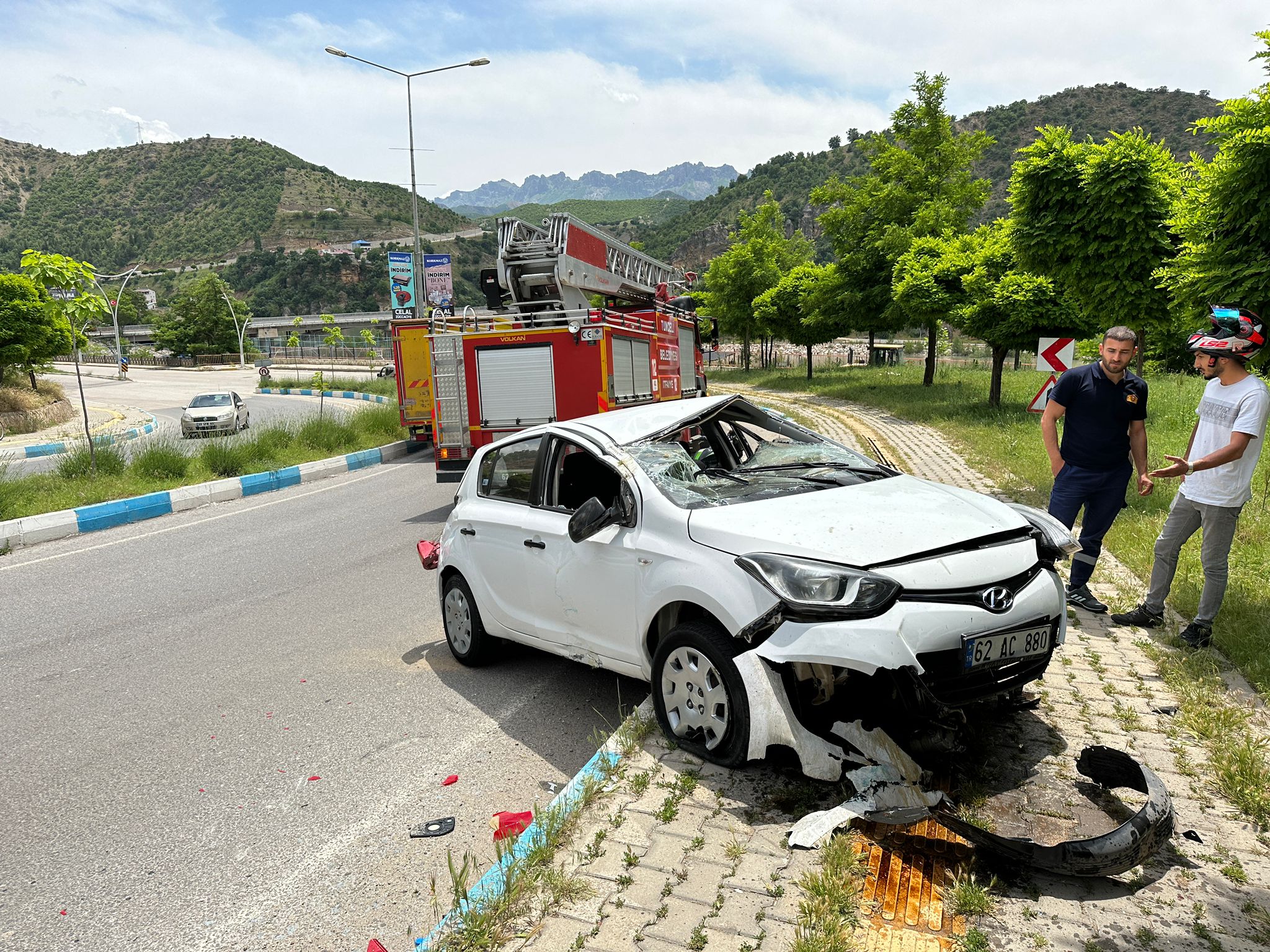 kiraladigi-otomobille-1-kilometre-sonra-kaza-yapti-8992-dhaphoto2.jpg