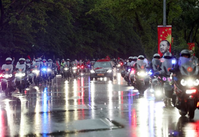 aa-20230603-31323469-31323462-turkish-president-erdogan-visits-anitkabir-after-taking-oath-of-office-as-turkiyes-president.jpg