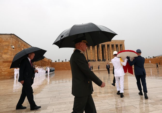 aa-20230603-31323469-31323465-turkish-president-erdogan-visits-anitkabir-after-taking-oath-of-office-as-turkiyes-president.jpg