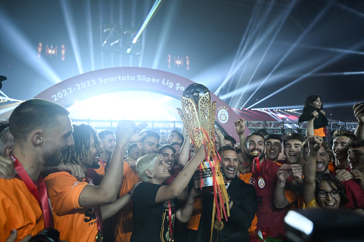 aa-20230604-31337050-31337046-galatasaray-sampiyonluk-kupasini-kaldirdi.jpg