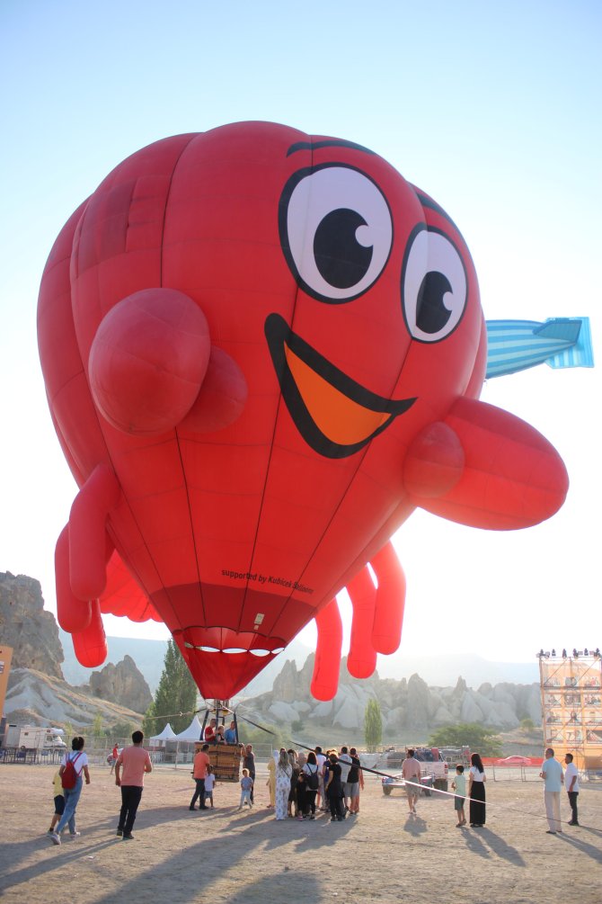 ozel-figurlu-balonlar-kapadokyada-gokyuzunu-susledi-5618-dhaphoto10.jpg