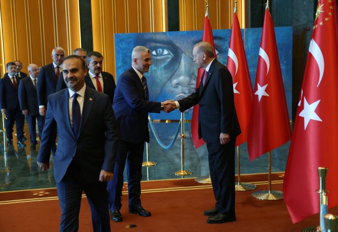 cumhurbaskani-erdogan-tebrikleri-kabul-etti-3746-dhaphoto4.jpg