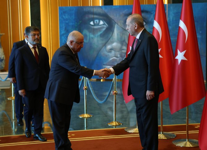 cumhurbaskani-erdogan-tebrikleri-kabul-etti-3746-dhaphoto6.jpg