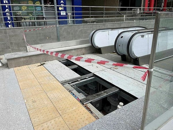 0x0-chpli-ibb-hizmette-servis-disi-istanbulda-metro-ve-metrobuste-vatandasin-yuruyen-merdiven-ve-asansor-cilesi-1692865711240.jpeg