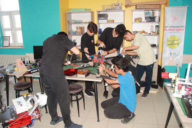 aw026514-03.jpg