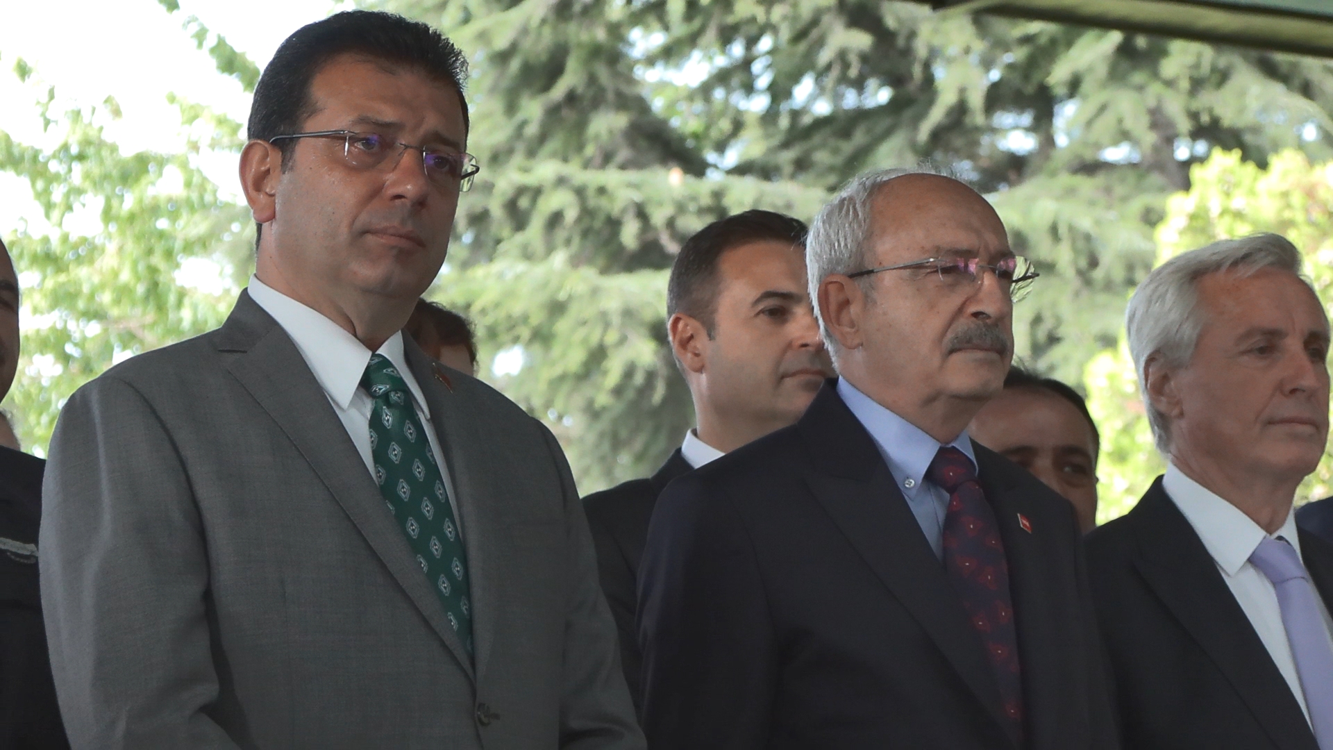 kilicdaroglu-ve-imamoglu-menderesi-mezari-basinda-andi-5381-dhaphoto1.jpg