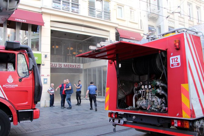 istiklal-caddesinde-8-katli-is-merkezinde-yangin-6150-dhaphoto2.jpg