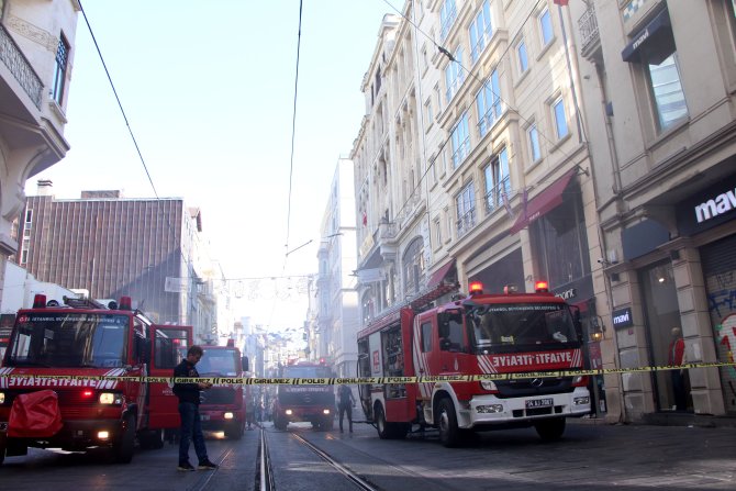 istiklal-caddesinde-8-katli-is-merkezinde-yangin-6150-dhaphoto3.jpg