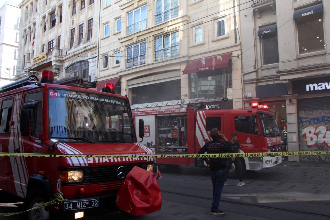 istiklal-caddesinde-8-katli-is-merkezinde-yangin-6150-dhaphoto6.jpg